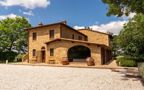 Villa Bartolomeo: Nube, Pianta, Cielo, Costruzione, Finestra, Albero, Porta, Casa, Manto Stradale, Tinte E Ombre