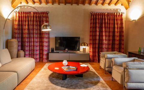 Villa Bartolomeo: Mobilia, Proprietà, Tavolo, Costruzione, Divano, Comfort, Decorazione, Arancia, Legna, Soggiorno