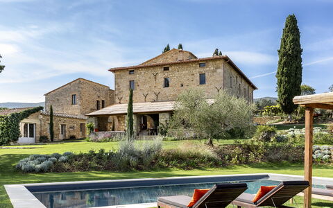 Villa Della Regina: Cielo, Pianta, Nube, Proprietà, Costruzione, Finestra, Acqua, Lotto, Albero, Casa