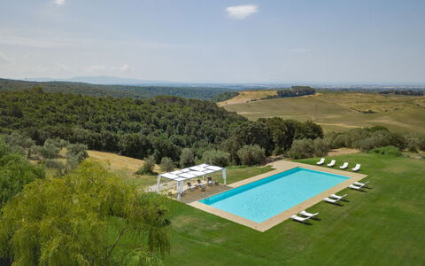 Villa Bagnoli: Cielo, Nube, Pianta, Acqua, Paesaggio Naturale, Lotto, Albero, Piscina, Erba, Paesaggio