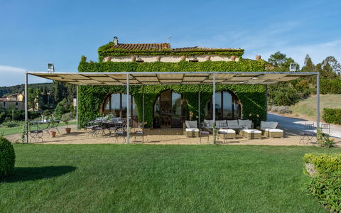 Villa Bagnoli: Cielo, Pianta, Costruzione, Shade, Lotto, Nube, Erba, Casa, Albero