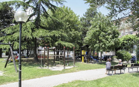 Bellano 19: Cielo, Costruzione, Proprietà, Tavolo, Mobilia, Nube, Montagna, Interior Design, Mobili Da Esterno, Legna