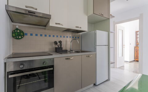 A Due Passi da Camogli 2, Seaview, Wifi: Cabinetry, Costruzione, Elettrodomestico Da Cucina, Cucina Stufa, Controsoffitto, Cucina, Elettrodomestico, Piano Cottura, Interior Design, Stufa