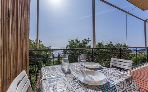 A Due Passi da Camogli 2, Seaview, Wifi: Tavolo, Cielo, Mobilia, Proprietà, Pianta, Tavola, Sedia, Finestra, Azzurro, Costruzione