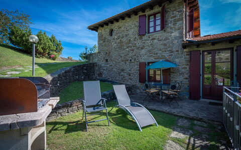 La Vecchia Fornace La Piastra Apartments - Abetone: Cielo, Proprietà, Costruzione, Pianta, Nube, Finestra, Azzurro, Shade, Sedia, Mobili Da Esterno