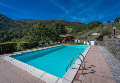 La Vecchia Fornace La Piastra Apartments - Abetone: Acqua, Cielo, Costruzione, Pianta, Nube, Piscina, Azzurro, Rettangolo, Albero, Casa