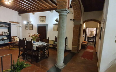 La Colonna: Cornice, Mobilia, Proprietà, Tavolo, Pianta, Pianta Della Casa, Sedia, Legna, Interior Design, Architettura