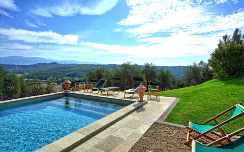 Villa Cona: Acqua, Nube, Cielo, Pianta, Verde, Piscina, Albero, Mobili Da Esterno, Erba, Tempo Libero