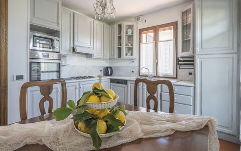 La Bouganville, Forte Dei Marmi, Private Garden, W: Mobilia, Interior Design, Cabinetry, Pavimentazione, Cucina, Legna, Controsoffitto, Camera, Elettrodomestico Da Cucina, Pavimento