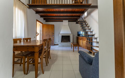 Argentario Giannella Apartment- Orbetello, Toscana: Proprietà, Mobilia, Tavolo, Costruzione, Legna, Sedia, Interior Design, Pavimento, Pavimentazione, Immobiliare