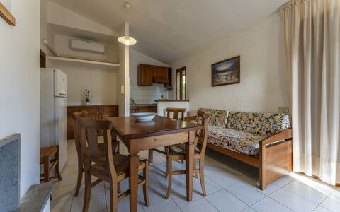 Giannella Apartment - Orbetello, Toscana: Mobilia, Tavolo, Azzurro, Legna, Sedia, Pavimentazione, Pavimento, Costruzione, Latifoglie, Tenda
