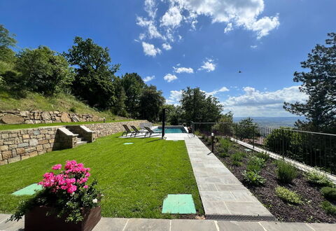 Villa Luana: Giardino, Prato, Landscaping, Piscina, Backyard, Shade, Cortile, Flagstone, Parco, Passerella