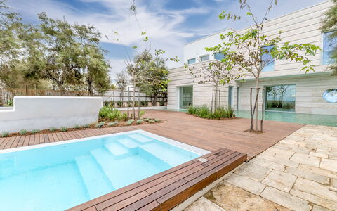 Villa Clementina: Proprietà, Pianta, Nube, Azzurro, Natura, Piscina, Cielo, Rettangolo, Architettura, Interior Design