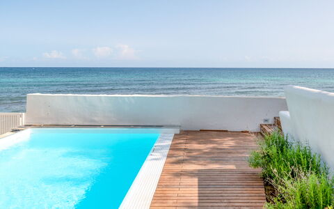 Villa Clementina: Acqua, Cielo, Proprietà, Pianta, Azzurro, Rettangolo, Shade, Piscina, Tempo Libero