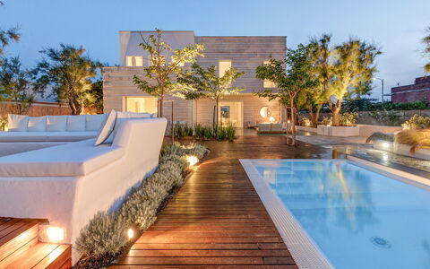 Villa Clementina: Acqua, Cielo, Giorno, Pianta, Azzurro, Costruzione, Albero, Interior Design, Architettura, Zona Residenziale