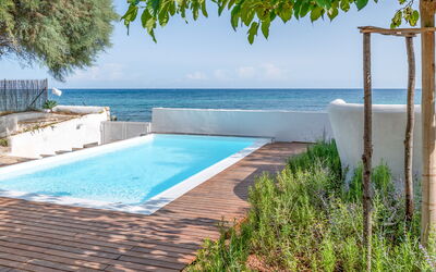 Villa Clementina: Acqua, Pianta, Cielo, Risorse Idriche, Proprietà, Piscina, Azzurro, Rettangolo, Albero, Shade