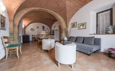 Le Volte - Villa le Ripe: Mobilia, Cornice, Divano, Tavolo, Interior Design, Sedia, Legna, Pavimentazione, Soggiorno, Pavimento
