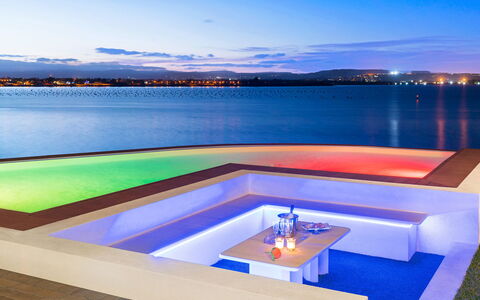 Villa Maddalena - Siracusa, Sicilia: Acqua, Cielo, Nube, Blu, Luce, Azzurro, Mobili Da Esterno, Corpo D'Acqua, Interior Design, Piscina