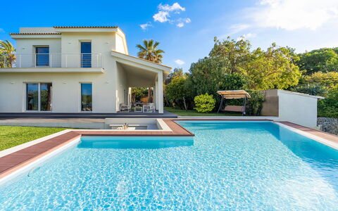 Villa Maddalena - Siracusa, Sicilia: Acqua, Cielo, Pianta, Nube, Proprietà, Blu, Azzurro, Costruzione, Natura, Piscina