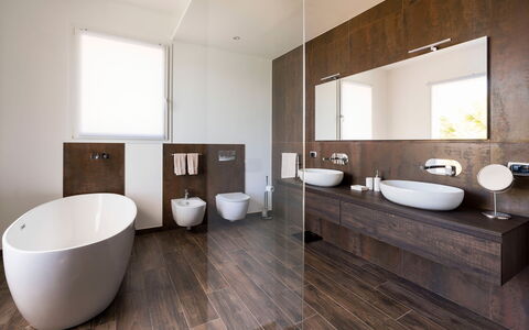 Villa Maddalena - Siracusa, Sicilia: Specchio, Idraulico Fixture, Rubinetto, Proprietà, Mobiletto Del Bagno, Lavello, Lavandino Del Bagno, Bagno, Costruzione, Legna