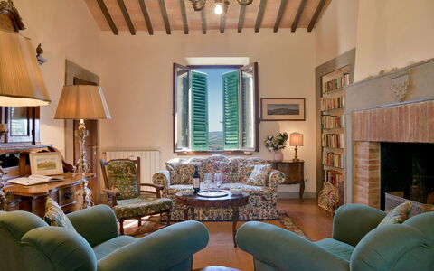 Torre Di Montelopio: Tavolo, Mobilia, Cornice, Proprietà, Divano, Sedia, Illuminazione, Architettura, Legna, Interior Design