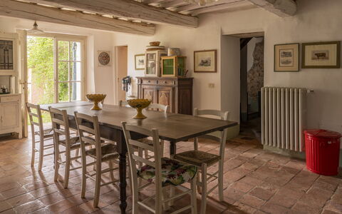 La Casa Dei Limoni, Camaiore, Pet Friendly, Wifi: Mobilia, Interior Design, Pavimentazione, Parete, Tavolo, Legna, Sedia, Cucina & Sala Da Pranzo Tavolo, Sala Da Pranzo, Pavimento