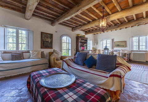 La Casa Dei Limoni, Camaiore, Pet Friendly, Wifi: Proprietà, Finestra, Mobilia, Divano, Costruzione, Azzurro, Comfort, Legna, Interior Design, Pavimentazione