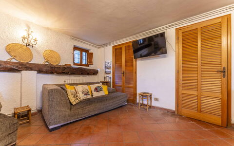 Casale Il Farro - Camaiore, Toscana: Proprietà, Mobilia, Pianta, Legna, Illuminazione, Arancia, Interior Design, Costruzione, Comfort, Casa
