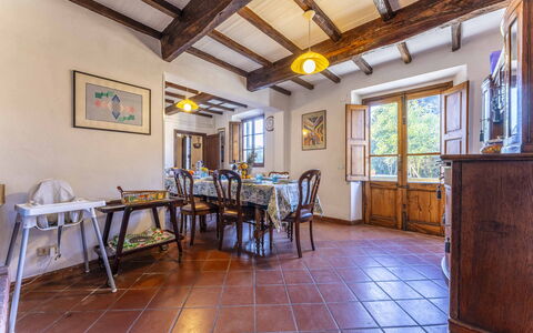 Casale Il Farro - Camaiore, Toscana: Tavolo, Mobilia, Cornice, Proprietà, Sedia, Finestra, Legna, Interior Design, Architettura, Pavimento