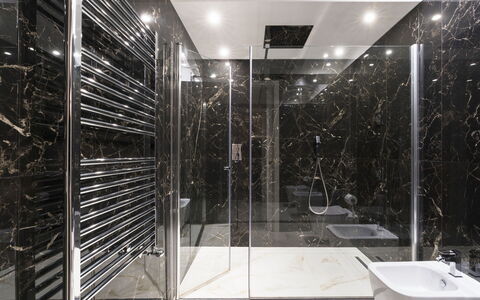 Villa Agrigenta - Ribera, Sicilia: Rubinetto, Lavello, Idraulico Fixture, Specchio, Costruzione, Bagno, Pavimentazione, Bicchiere, Materiale Composito, Metallo