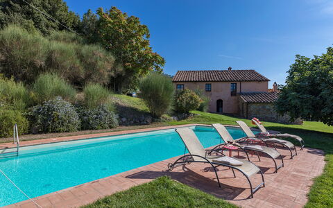 Villa Belvedere: Acqua, Pianta, Cielo, Proprietà, Costruzione, Azzurro, Piscina, Albero, Erba, Shade