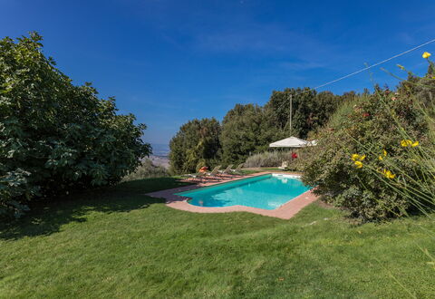 Villa Belvedere: Cielo, Pianta, Acqua, Paesaggio Naturale, Albero, Lotto, Piscina, Shade, Erba, Paesaggio