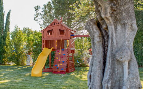 Masseria Lamacerase: Pianta, Albero, Legna, Scivolo, Shade, Tempo Libero, Tronco, Erba, Ricreazione, Città
