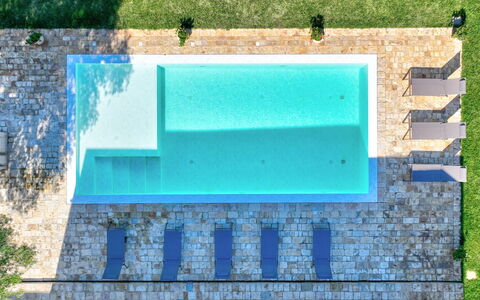 Tenuta Palù: Acqua, Giorno, Blu, Rettangolo, Legna, Piscina, Pianta, Vegetazione, Casa, Erba