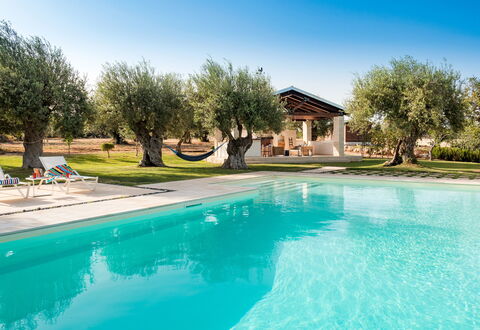 Corte Carrubo - Rosolini, Sicilia: Acqua, Cielo, Pianta, Risorse Idriche, Azzurro, Piscina, Albero, Paesaggio Naturale, Shade, Erba