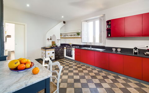 Villa Tranquilla - Randazzo, Sicilia: Mobilia, Controsoffitto, Cabinetry, Cucina, Arancia, Interior Design, Pavimentazione, Legna, Pavimento, Cucina Stufa