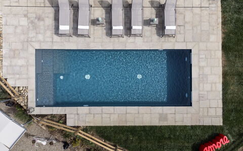 Villa Botinaccio: Acqua, Costruzione, Azzurro, Rettangolo, Urban Design, Facciata, Casa, Brick, Immobiliare, Punto Di Riferimento