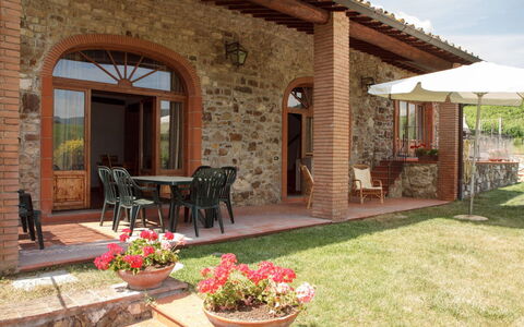 Le Masse - Greve In Chianti, Toscana: Pianta, Fiore, Costruzione, Proprietà, Mobilia, Vaso Di Fiori, Tavolo, Sedia, Shade, Pianta Della Casa