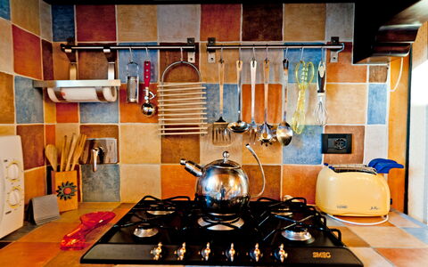 Cottage Botinaccio: Stufa A Gas, Costruzione, Cucina, Cabinetry, Legna, Automotive Design, Cucina Stufa, Interior Design, Elettrodomestico Da Cucina