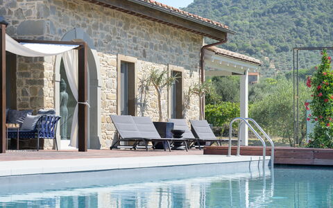 Villa Lilli & Spa: Acqua, Pianta, Mobilia, Costruzione, Azzurro, Piscina, Shade, Mobili Da Esterno, Sedia, Villetta