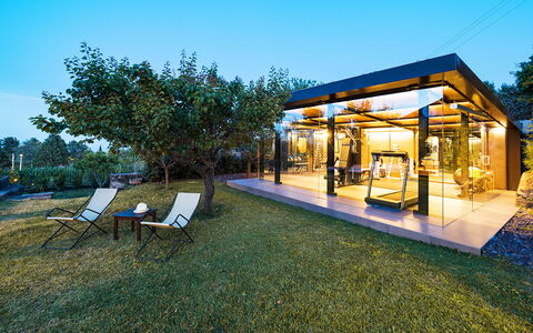 Casa Bedda - Viagrande, Sicilia: Cielo, Pianta, Shade, Albero, Lotto, Costruzione, Erba, Spazio Pubblico, Mobili Da Esterno, Tempo Libero