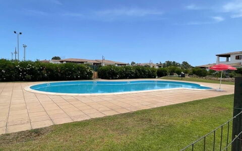 Luisa Apartment In Budoni, Shared Pool: Acqua, Cielo, Pianta, Piscina, Nube, Costruzione, Shade, Rettangolo, Erba, Albero