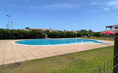 Luisa Apartment In Budoni, Shared Pool: Acqua, Cielo, Pianta, Piscina, Nube, Costruzione, Shade, Rettangolo, Erba, Albero