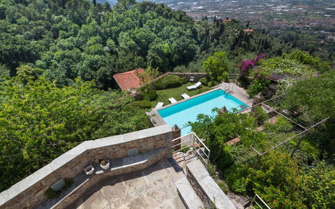 Villa Maestosa - Camaiore, Toscana: Proprietà, Acqua, Pianta, Piscina, Albero, Costruzione, Urban Design, Tempo Libero, Paesaggio, Zona Residenziale