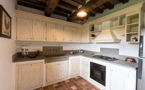 Villa Niccione: Cabinetry, Controsoffitto, Proprietà, Cucina Stufa, Elettrodomestico Da Cucina, Cucina, Legna, Piano Cottura, Interior Design, Elettrodomestico
