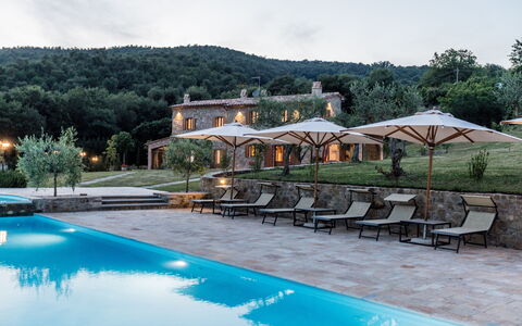 Villa Niccione: Acqua, Cielo, Nube, Pianta, Proprietà, Costruzione, Piscina, Albero, Arecales, Località Balneare
