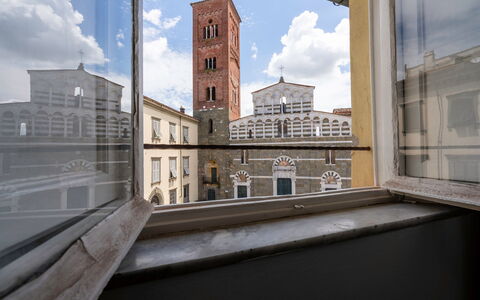 Lucca Old Town Apartment - Lucca, Toscana: Nube, Cielo, Costruzione, Finestra, Parete, Urban Design, Condominio, Città, Mattina