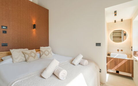 Pendolino Spereto Apartment With Pool, Montaione: Parete, Interior Design, Pavimentazione, Legna, Pavimento, Camera Da Letto, Mobilia, Camera, Letto, Illuminazione