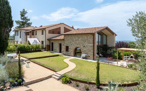 Pendolino Spereto Apartment With Pool, Montaione: Facciata, Arbusto, Casa, Casa, Giardino, Tetto, Estate, Villetta, Agriturismo, Villa