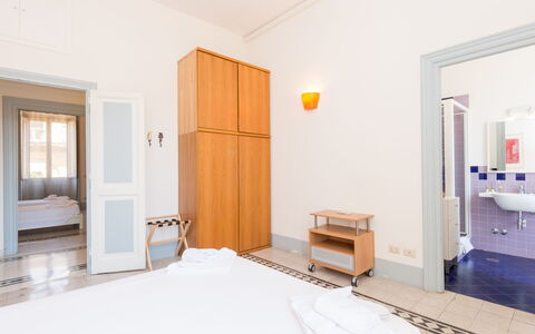 Angelico: Costruzione, Mobilia, Proprietà, Cabinetry, Comfort, Azzurro, Legna, Cassetto, Porta